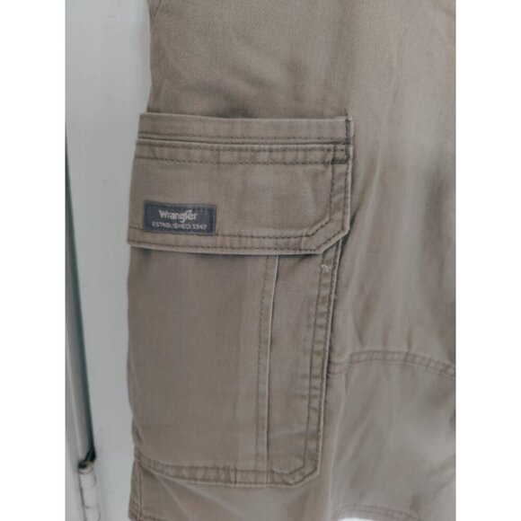 Wrangler Men's Beige Relaxed Fit Cargo Shorts 41x9.5 - Picture 4 of 9